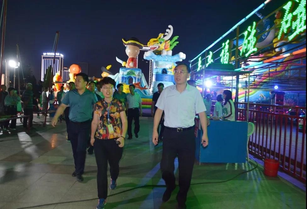 威海文登區(qū)委書記張宏璞到集團(tuán)文登市場檢查指導(dǎo)創(chuàng)城工作